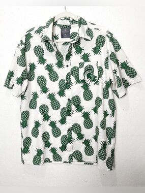 Colosseum Michigan State University Spartan Pineapple Button Down Hawaiian Shirt